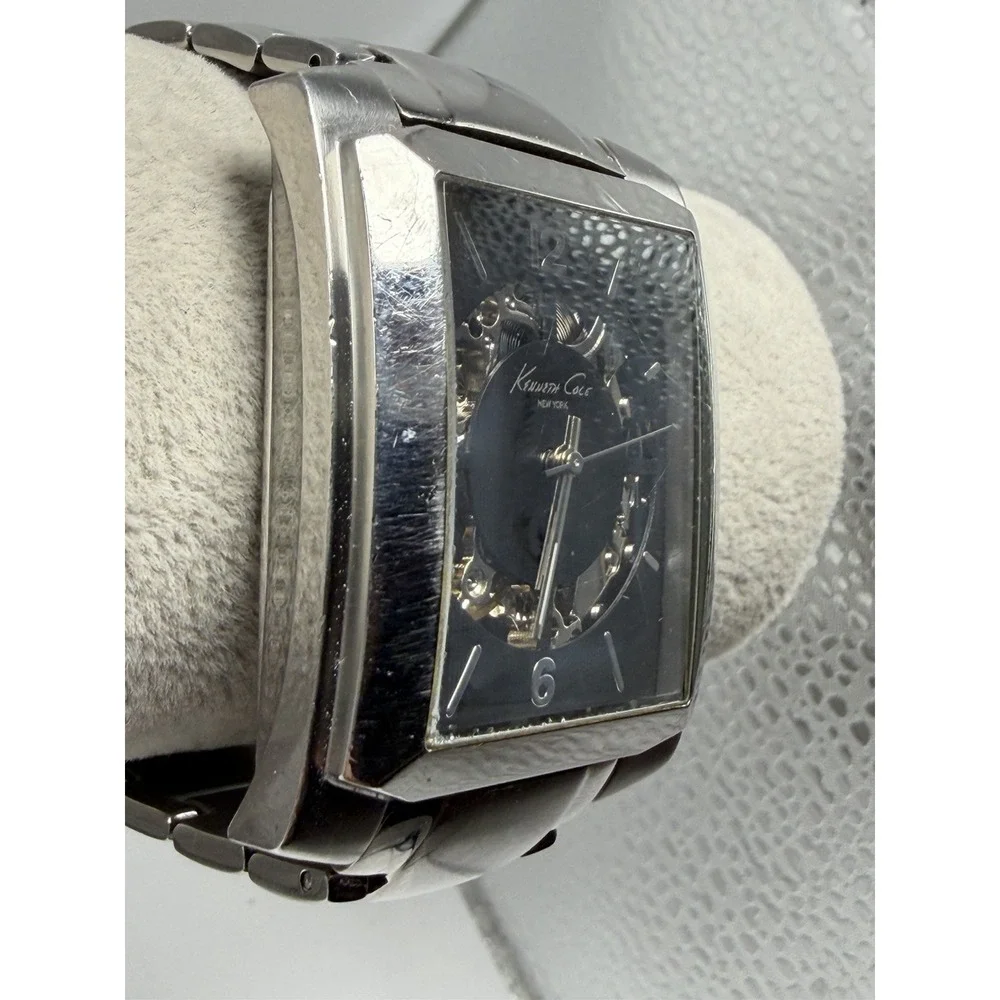 Kenneth Cole it winds